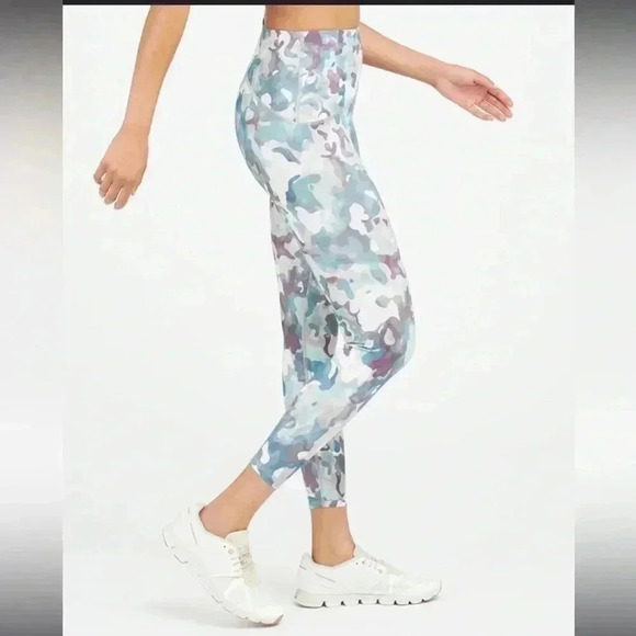 Spanx Booty Boost Active Print 7/8 Purple/Blue Capri Leggings Size S - Picture 3 of 10